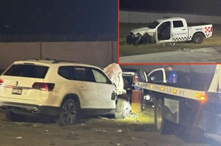 A bordo del auto viajaban varios hombres, al parecer en estado de ebriedad, quienes intentaron darse a la fuga, pero fueron detenidos.