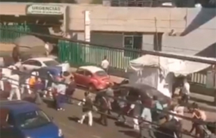 #Video: Protestan en Hospital de #Tlalnepantla por falta de insumos ante #Covid-19