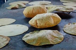 Algunos fabricantes informales de tortillas hacen su producto con maíz que no se encuentra tratado y utilizan olote.