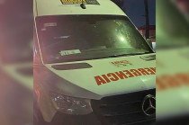 La víctima, de complexión robusta, vestía una chamarra verde militar y pantalón de mezclilla azul.