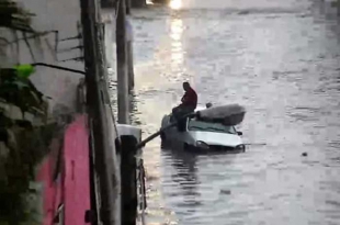 Inundaciones provocan caos vial en Ecatepec