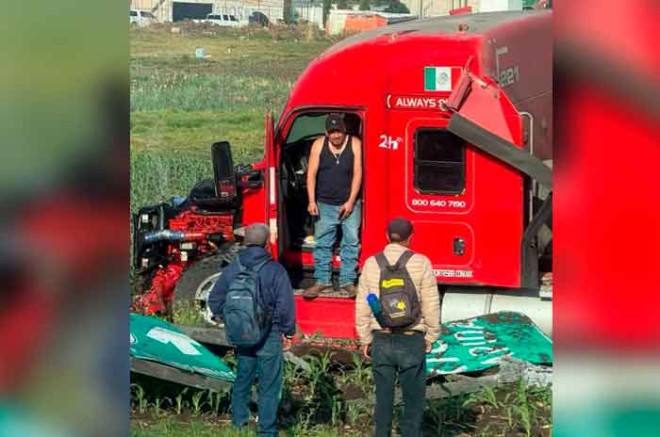 #Video: Tráiler choca y provoca caos vial en la Atlacomulco-Toluca