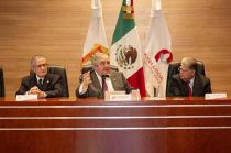 Ricardo Sodi Cuellar lidera la celebración, resaltando la República Federal gracias a Ramos Arizpe y Fray Servando Teresa de Mier.