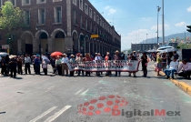 Manifestantes bloquean primer cuadro del Centro de Toluca