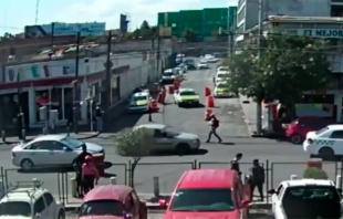 #Video Momento en que chofer de UBER balea a taxista en Toluca