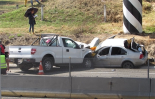 En la Lerma-Valle de Bravo: mueren dos marinos en choque