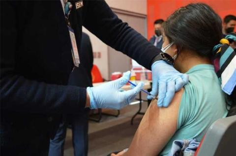 El Estado de México también fue la primera entidad en implementar la vacunación masiva con unidades móviles.
