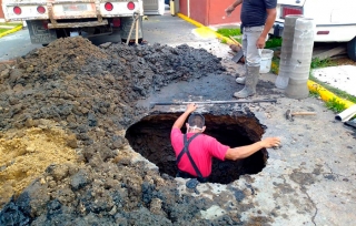 Aparecen dos socavones tras las lluvias en #Ixtapaluca