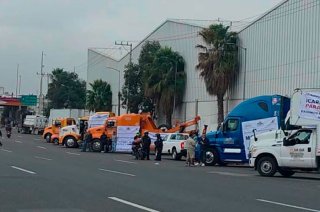 Transportistas de carga se concentran este lunes en distintas carreteras del Valle de México como parte del paro nacional.