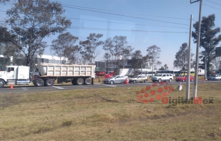 Caos vial en la Toluca-Atlacomulco por obras