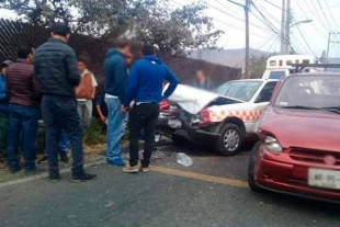 Choque de taxi deja cinco lesionados en Valle de Bravo