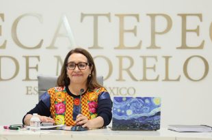 Azucena Cisneros Coss, alcaldesa de Ecatepec, presentó evidencias sobre el hallazgo de despensas caducadas y propaganda política en el Centro Cívico Río de Luz.