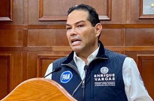 Vargas del Villar dijo que se dio a la tarea de impulsar y construir una gran alianza del Partido Acción Nacional con el PRI y con el PRD.