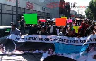 Inicia marcha de ambulantes retirados de  las calles de Toluca