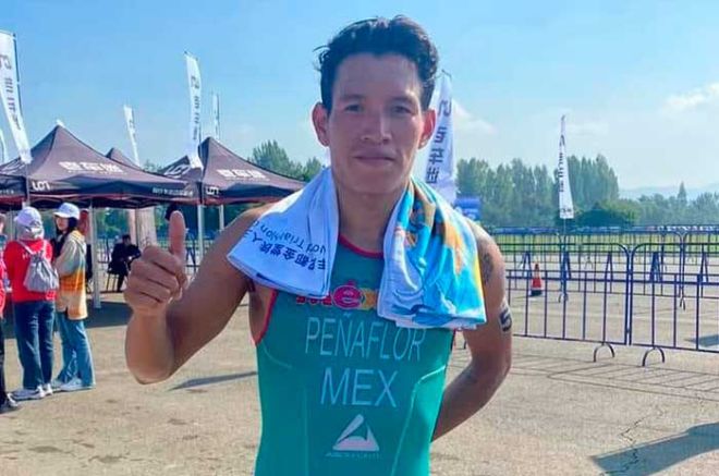Mexiquense gana plata en Copa del Mundo de Triatlón
