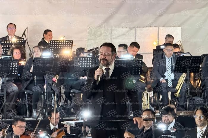 La Orquesta Filarmónica de Toluca, bajo la dirección de Gerardo Urbán, reunió a más de 300 personas en Paseo Colón.