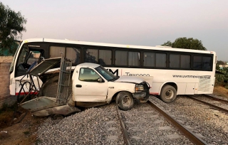 Arrolla ferrocarril autobús en Otumba