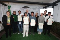 En esta décima edición, se contó con una participación de 461 artistas -188 estudiantes y 273 docentes o egresados de instituciones educativas-, provenientes de 21 países