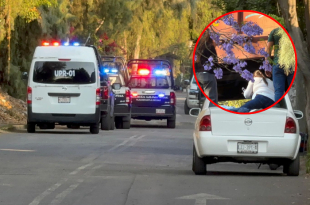 Autoridades municipales resguardan la zona del accidente mientras la madre del menor realiza la identificación del cuerpo