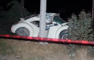 Muere conductor al chocar contra árbol en Toluca