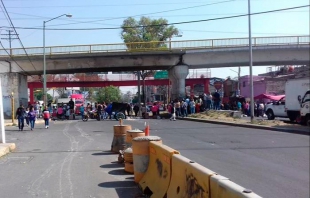 Vecinos bloquean Vía Morelos para exigir agua en Ecatepec