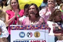 Gálvez prometió abrir las puertas del Palacio Nacional, que considera cerradas durante cinco años, y se comprometió a trabajar por un México sin límites.