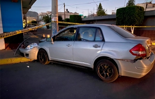 Intentaron escapar, pero uno murió a balazos dentro del auto en #LosReyesLaPaz