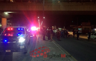 Joven se avienta de puente en Xonacatlán: automovilistas intentan evitarlo pero no lo logran