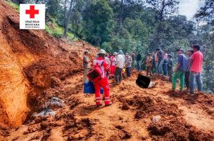 En la obra se registró un derrumbe y quedaron cuatro personas atrapadas