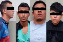 Rompieron al menos 19 vitrinas y robaron varios teléfonos celulares de la tienda