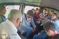 #Video: Asaltantes se burlan del pánico de pasajeros