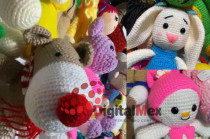 Muñecas tejidas por mujeres en penales femeniles del Estado de México