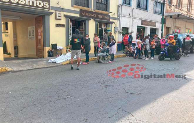 Los comerciantes mostraron su malestar ya que pasó el mediodía y el cuerpo aún se encuentra en la zona