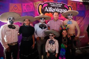 Celebran Día de Muertos en Tianguistenco con altar especial a expresidentes