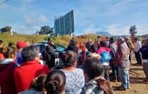 Bloquean autopista Tenango-Ixtapan para exigir puentes peatonales