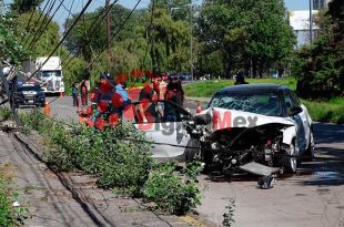 Choca audi en San Mateo Atenco