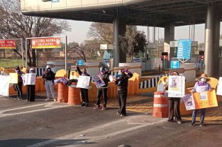 Con pancartas y consignas, sus allegados demandan avances en la investigación.