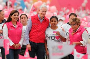 Reciben más de 9 mil 800 mujeres por primera vez la tarjeta del Salario rosa.