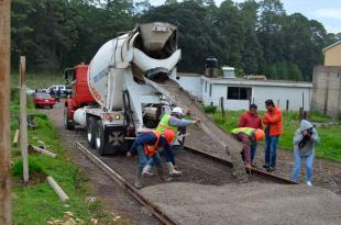 La alcaldesa dio el banderazo de inicio de la pavimentación del camino principal de la comunidad de la Mesa de Suchitimber