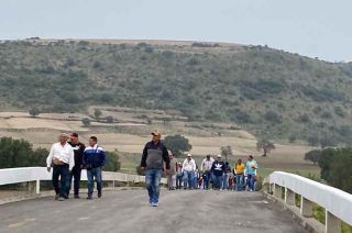 La comunidad escolar de la Preparatoria Oficial 278 se sumó a las labores para dar con su paradero.