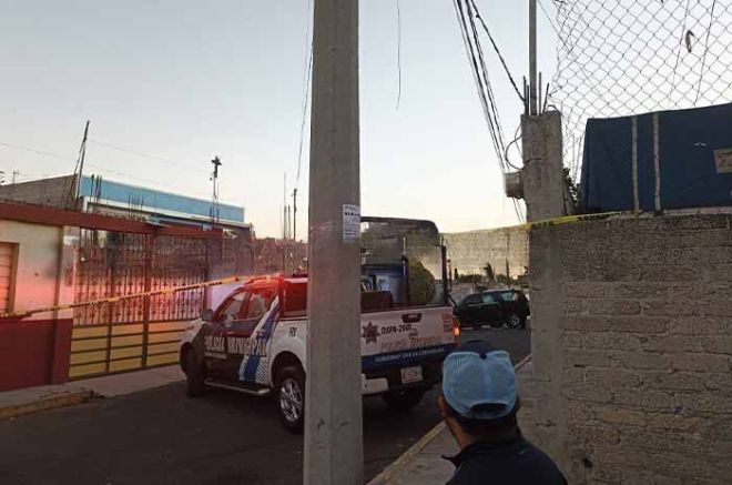 Vecinos alertaron a la policía municipal, la cual llegó al lugar para confirmar el hallazgo.