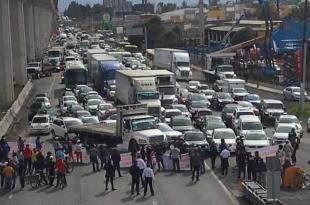 Vecinos de San Pedro Cholula bloquearon la vía México-Toluca