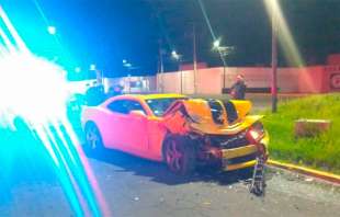 Choca Camaro contra patrulla en #Metepec