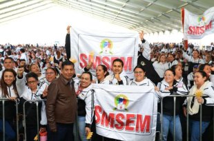 pie de foto Docentes afiliados al SMSEM, encabezados por Jenaro Martínez Reyes, acompañaron a la gobernadora Delfina Gómez Álvarez durante las presentaciones regionales de su Tercer Informe de Gobierno.