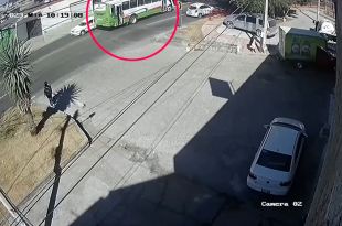 #Video: ¡Otra vez! Camión de pasajeros choca y deja tres heridos en Lerma