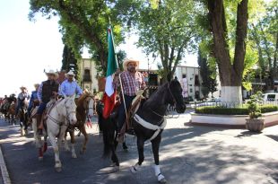 En la cabalgata participaron más de 300 personas, entre hombres, mujeres y niños.