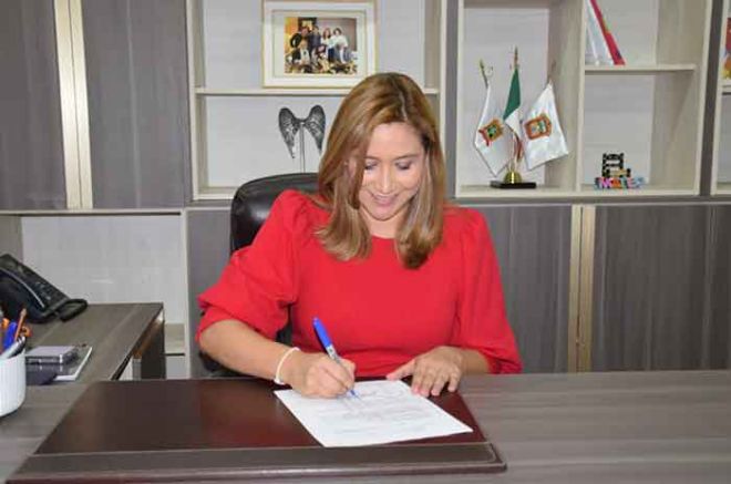 María del Rayo González Villar fue designada como presidenta municipal interina de San Mateo Atenco temporalmente.