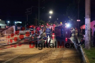 #Video: Auto cae de puente deprimido en Alfredo del Mazo, en Toluca