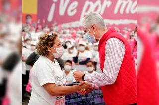 Además de reconocer el esfuerzo de las amas de casa, recalcó que es un apoyo que pueden invertir en lo que más necesitan.