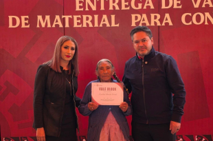 Omar Sánchez, presidente municipal de Calimaya, durante el evento de entrega de vales para materiales de construcción a familias del municipio